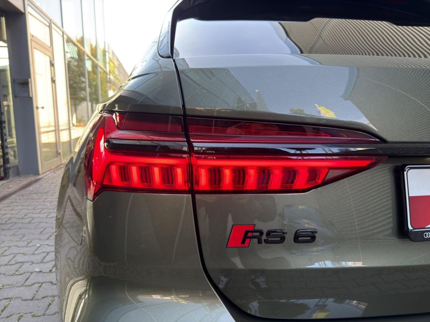 Bild über Audi RS 6 Avant performance quattro tiptronic - für weitere Informationen kontaktieren Sie den Audi Partner