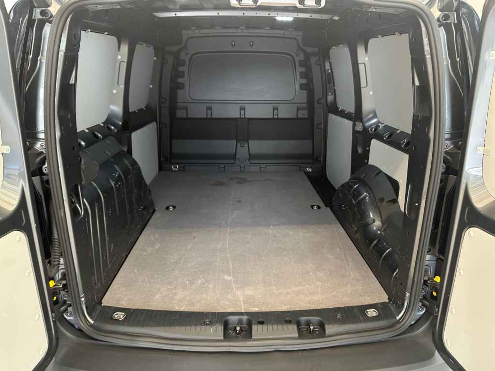 Volkswagen Caddy Maxi Cargo – Bild 8