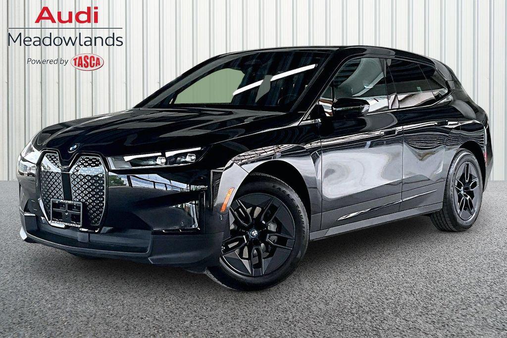 2025 BMW iX xDrive50's photo