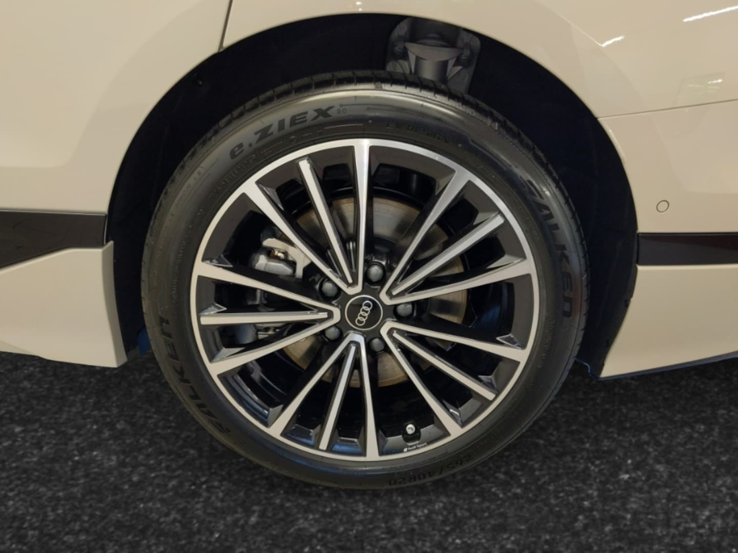 Bild über Audi A6 Avant e-tron S line business e-tron performance 270 kW - für weitere Informationen kontaktieren Sie den Audi Partner