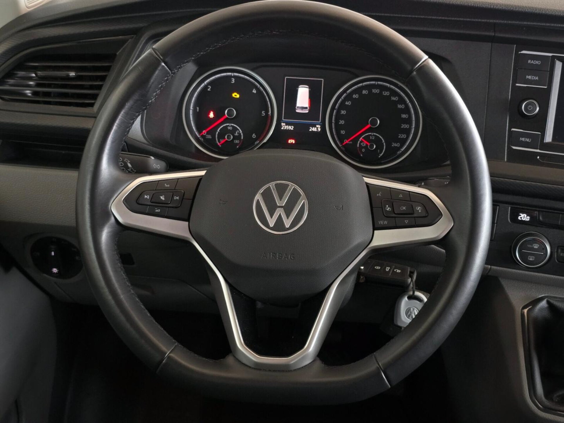Volkswagen Caravelle 6.1 długi roztaw osi S