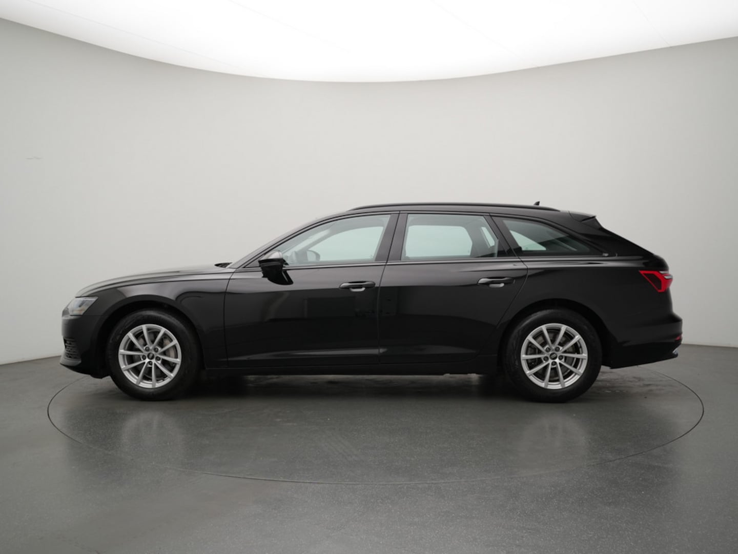 Bild über Audi A6 Avant 45 TFSI quattro S tronic - für weitere Informationen kontaktieren Sie den Audi Partner