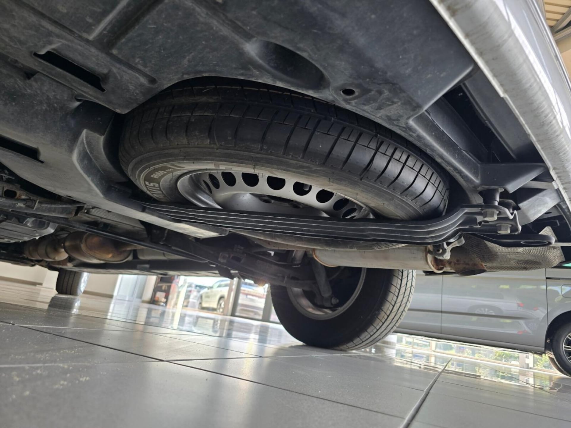 Volkswagen Caravelle 6.1 długi roztaw osi S