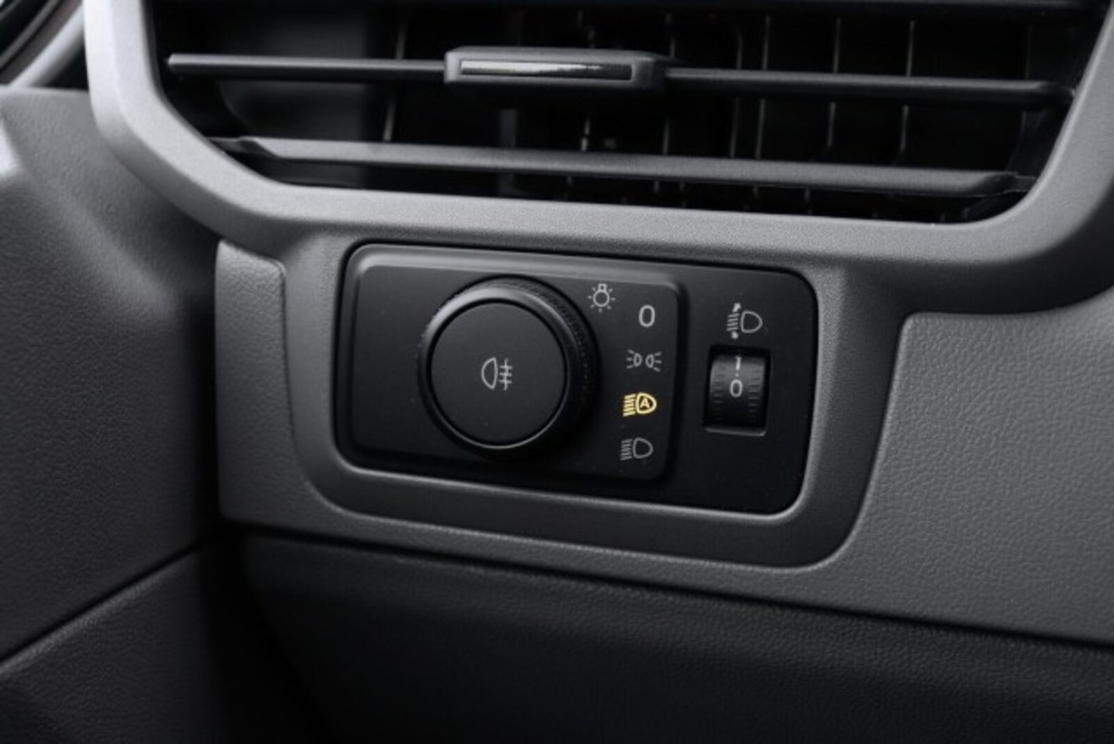Volkswagen Transporter Kasten kurzer Radstand – Bild 6