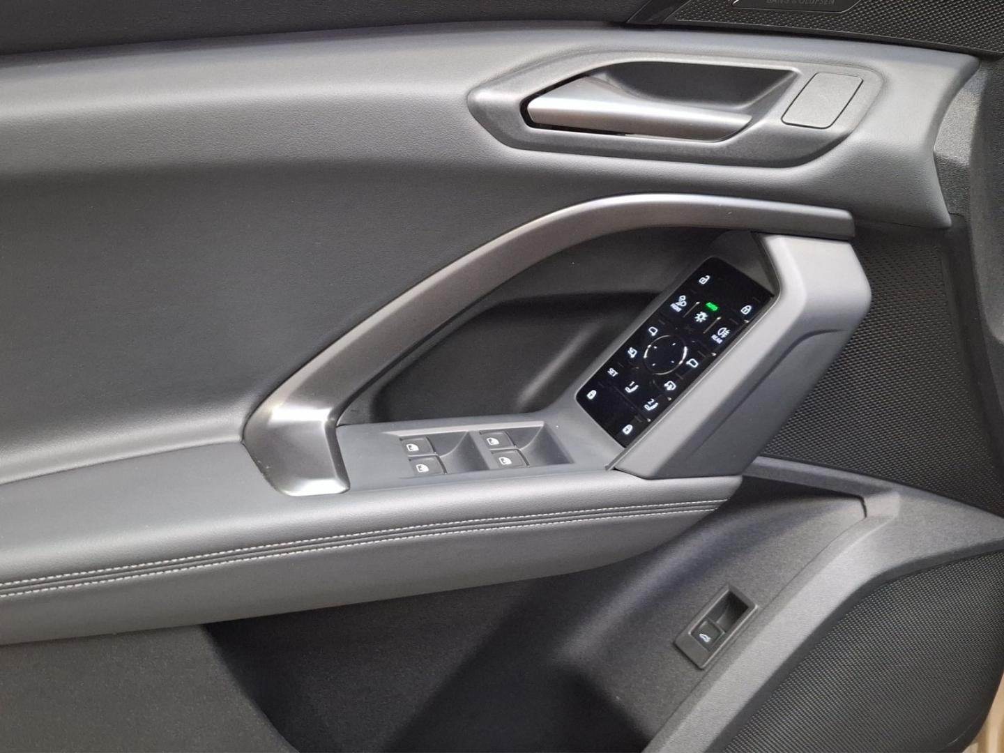 Bild über Audi Q5 SUV TDI quattro 150 kW S tronic - für weitere Informationen kontaktieren Sie den Audi Partner