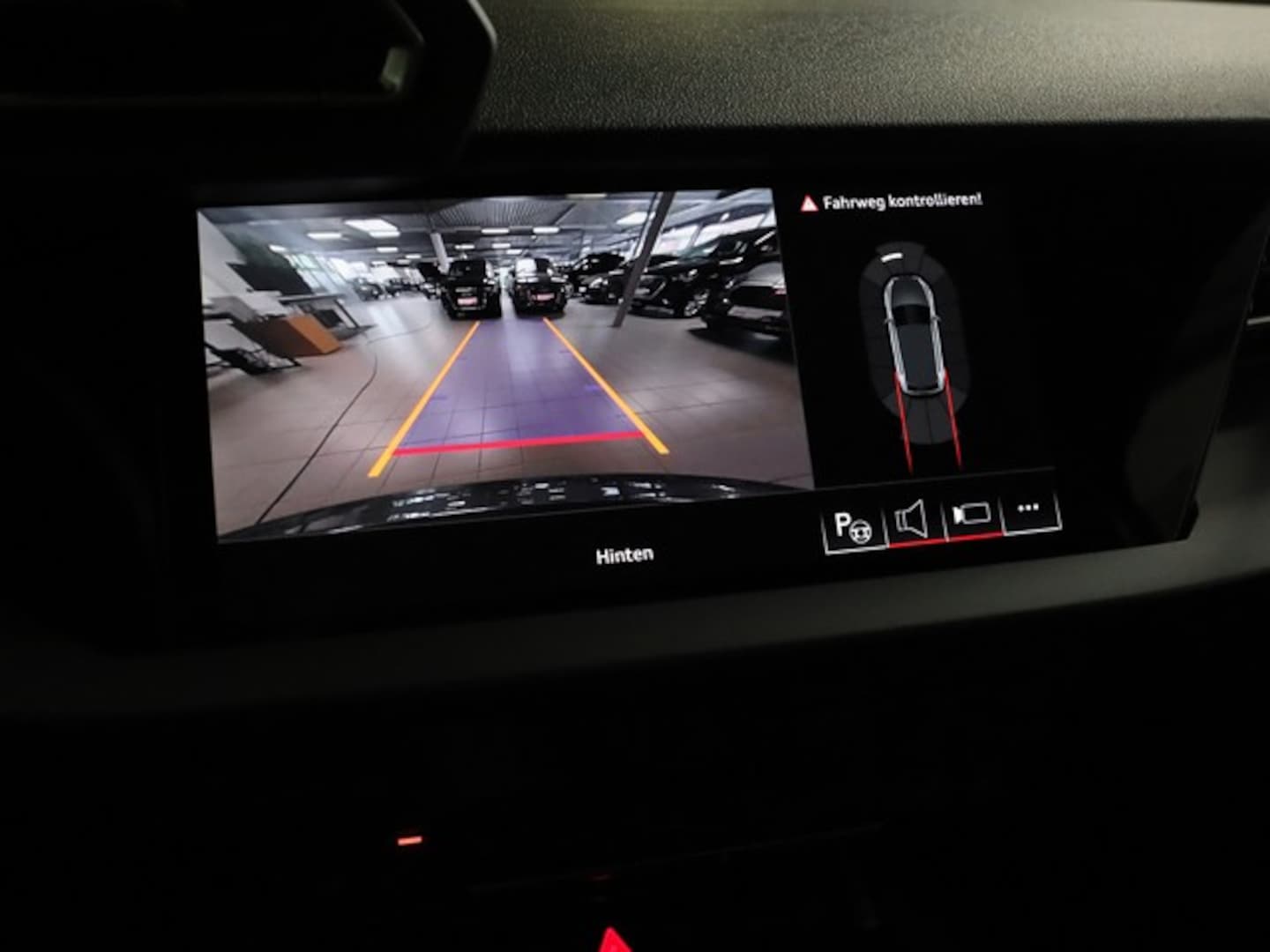 Bild über Audi A3 Sportback S line 35 TFSI S tronic - für weitere Informationen kontaktieren Sie den Audi Partner