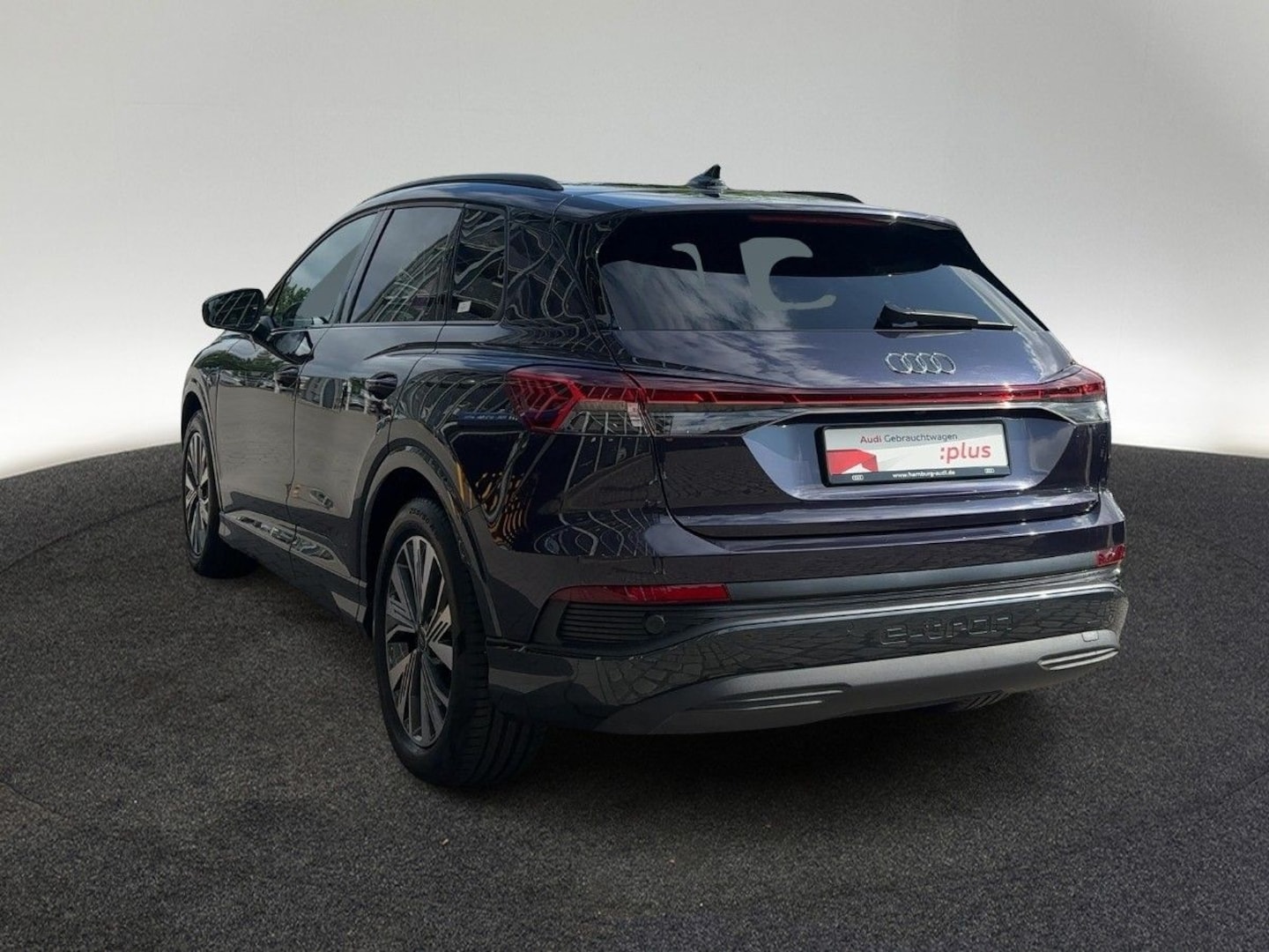 Bild über Audi Q4 e-tron 45 e-tron - für weitere Informationen kontaktieren Sie den Audi Partner