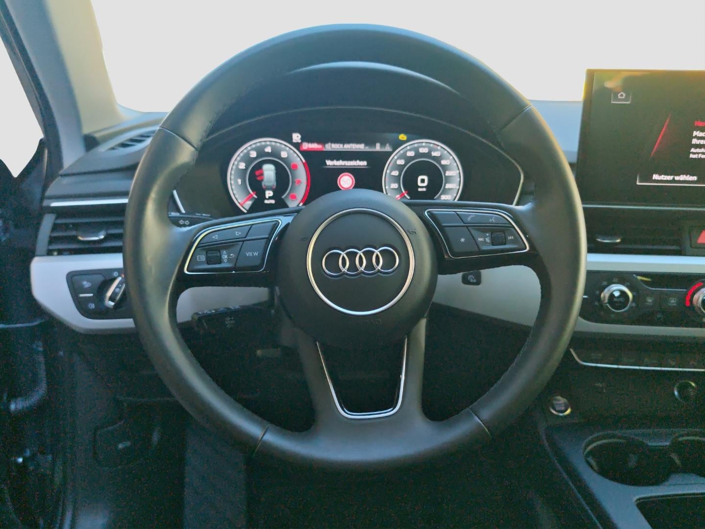 Bild über Audi A4 Avant advanced 40 TFSI S tronic - für weitere Informationen kontaktieren Sie den Audi Partner