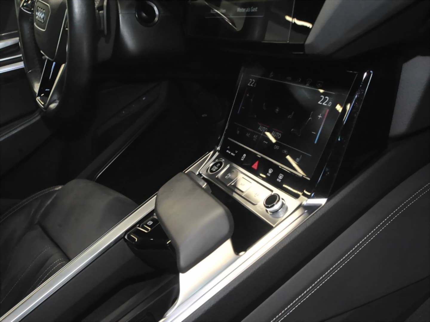 Bild über Audi Q8 e-tron S line 55 e-tron quattro - für weitere Informationen kontaktieren Sie den Audi Partner