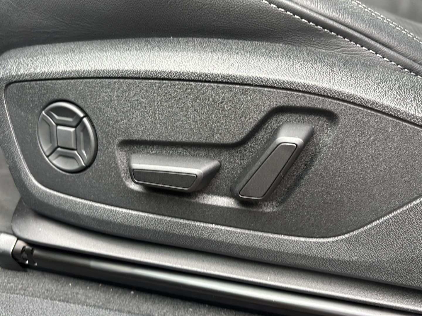 Bild über Audi Q3 TFSI quattro 140 kW S tronic - für weitere Informationen kontaktieren Sie den Audi Partner