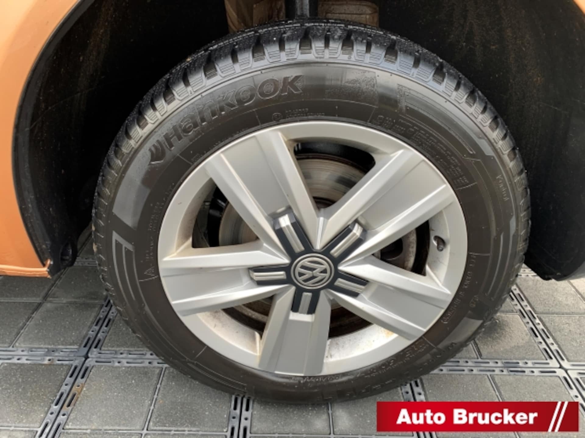 Volkswagen T6.1 Transporter Kombi langer Radstand