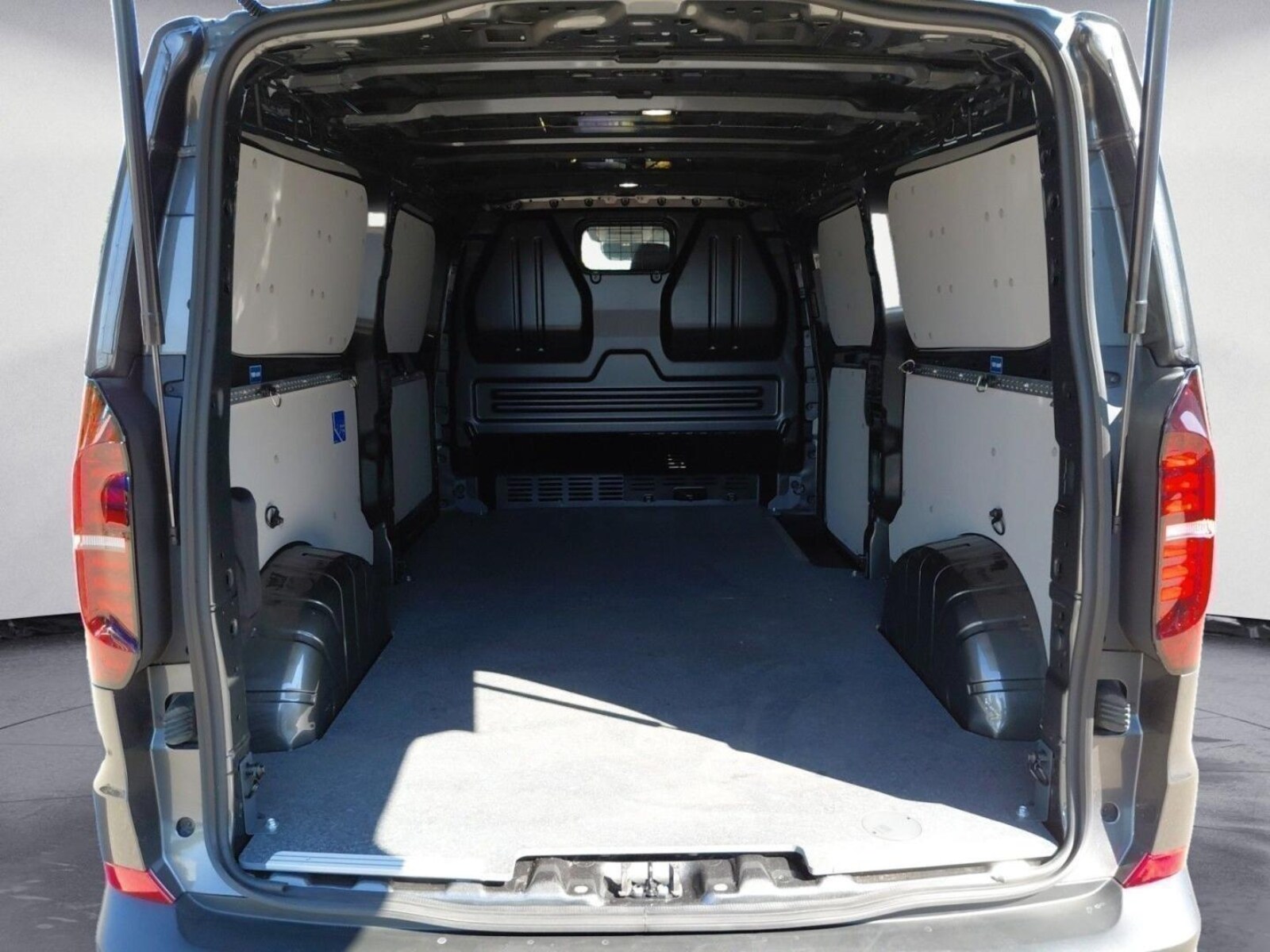 Volkswagen Transporter Kasten langer Radstand – Bild 15