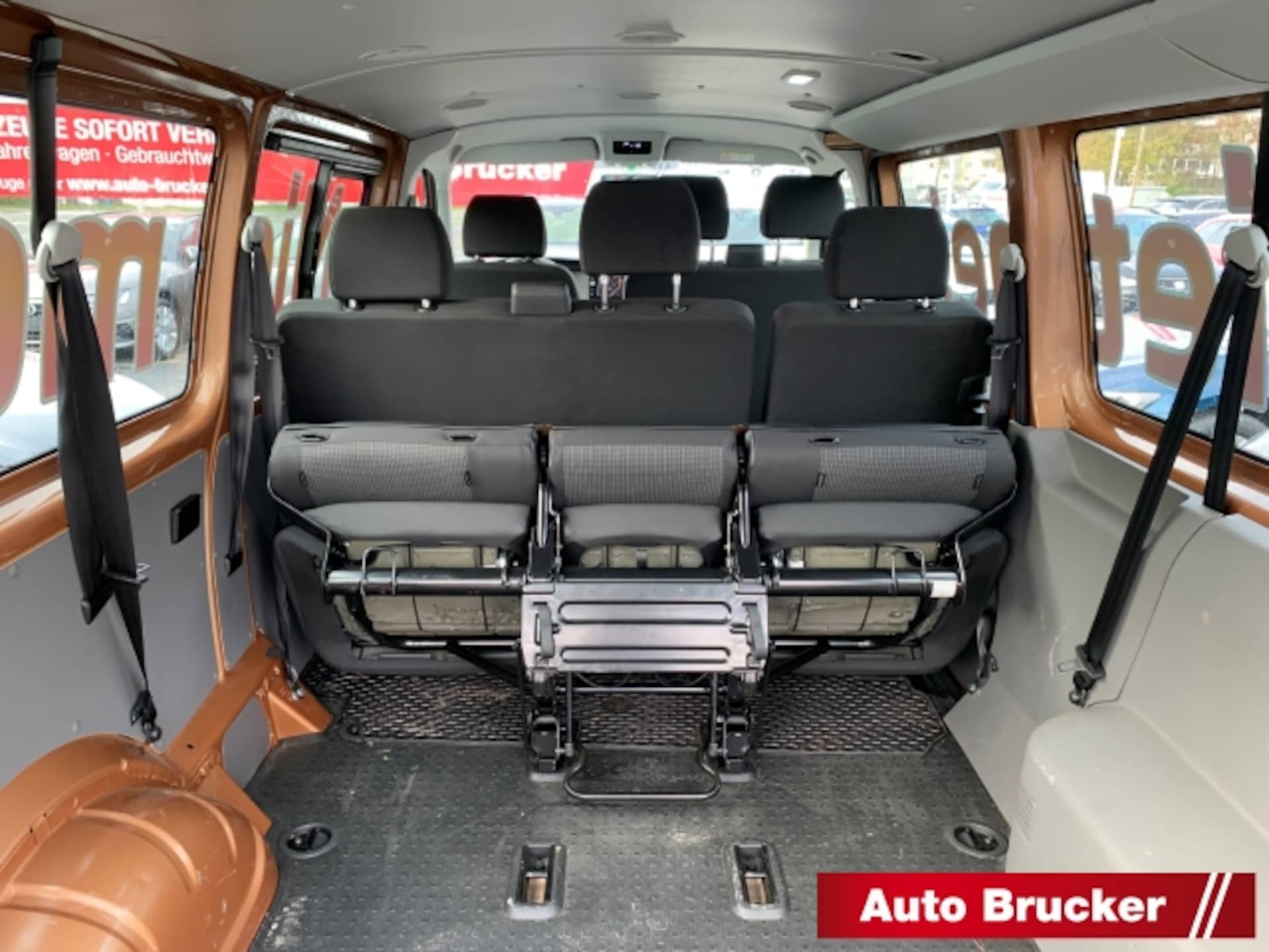 Volkswagen T6.1 Transporter Kombi langer Radstand