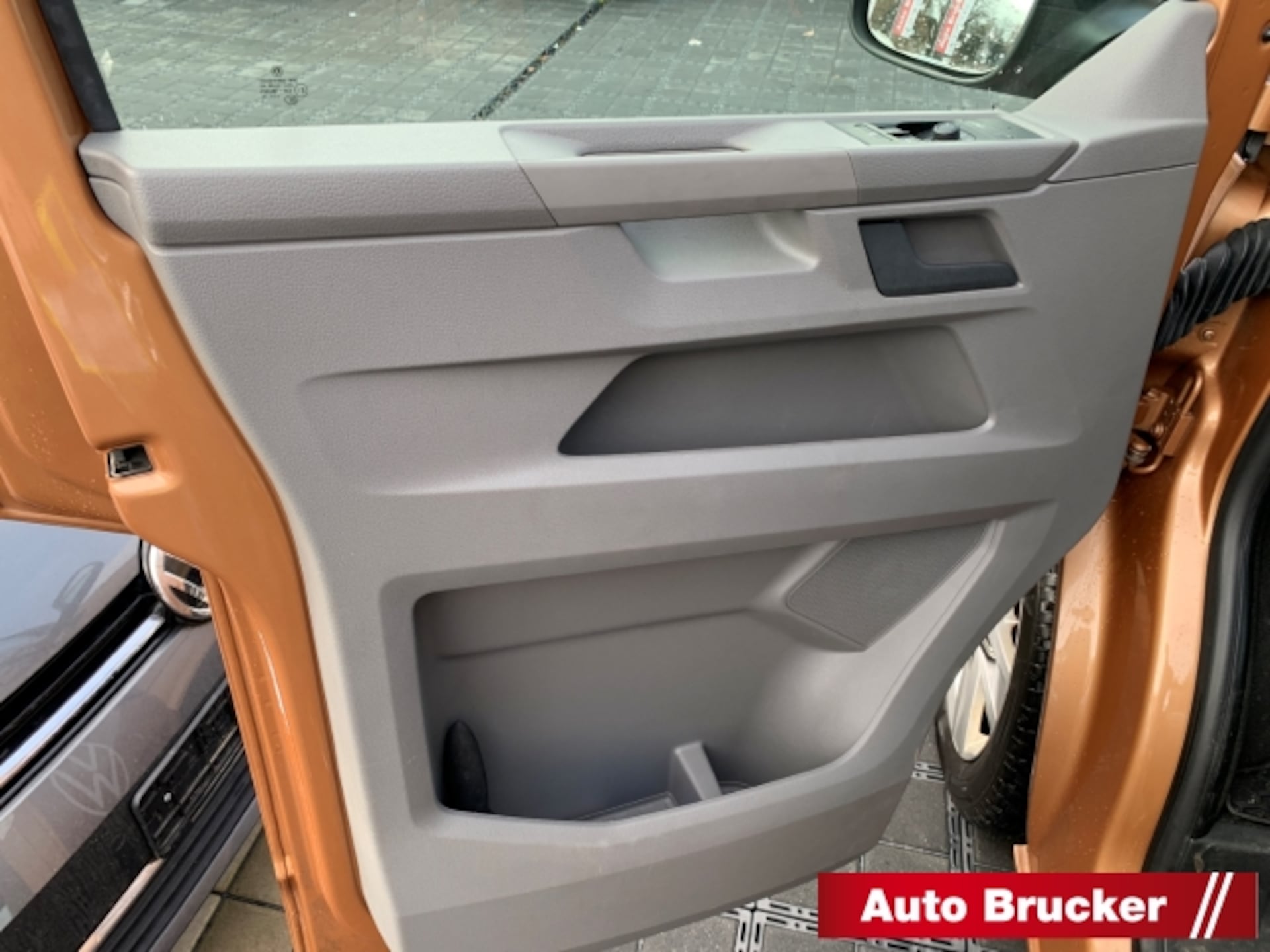 Volkswagen T6.1 Transporter Kombi langer Radstand