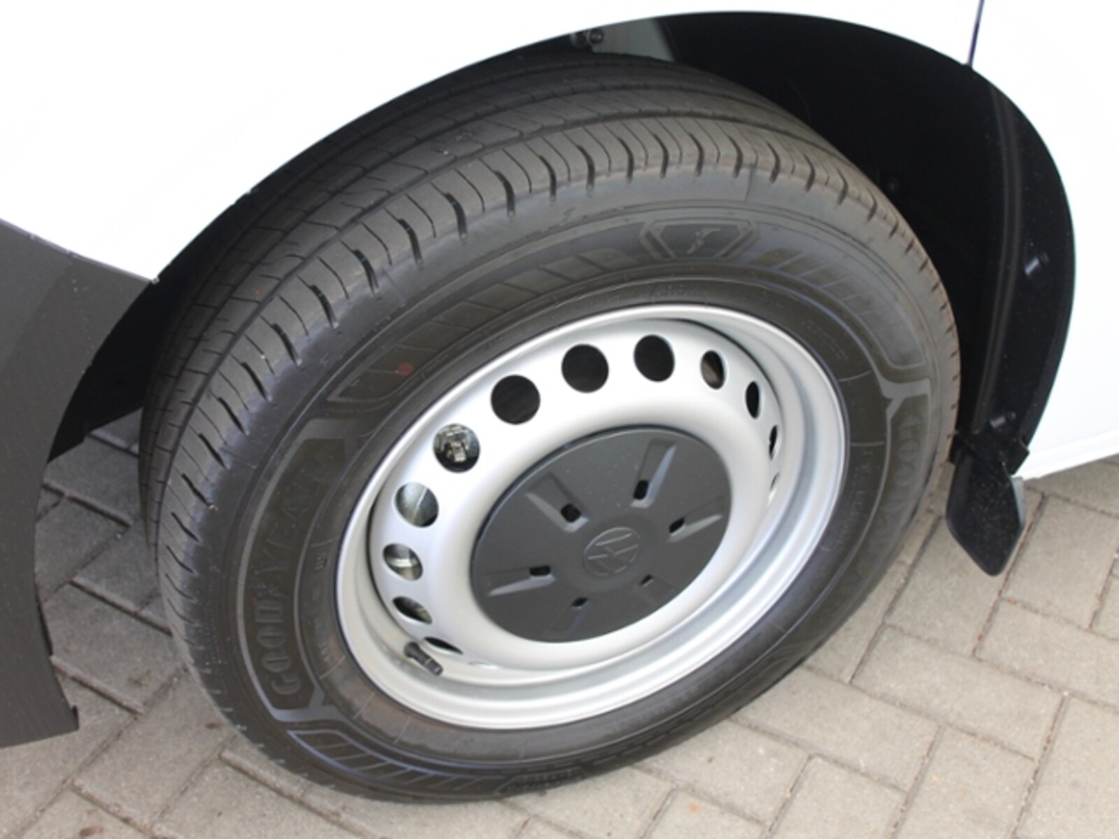 Volkswagen Transporter Kombi kurzer Radstand – Bild 5