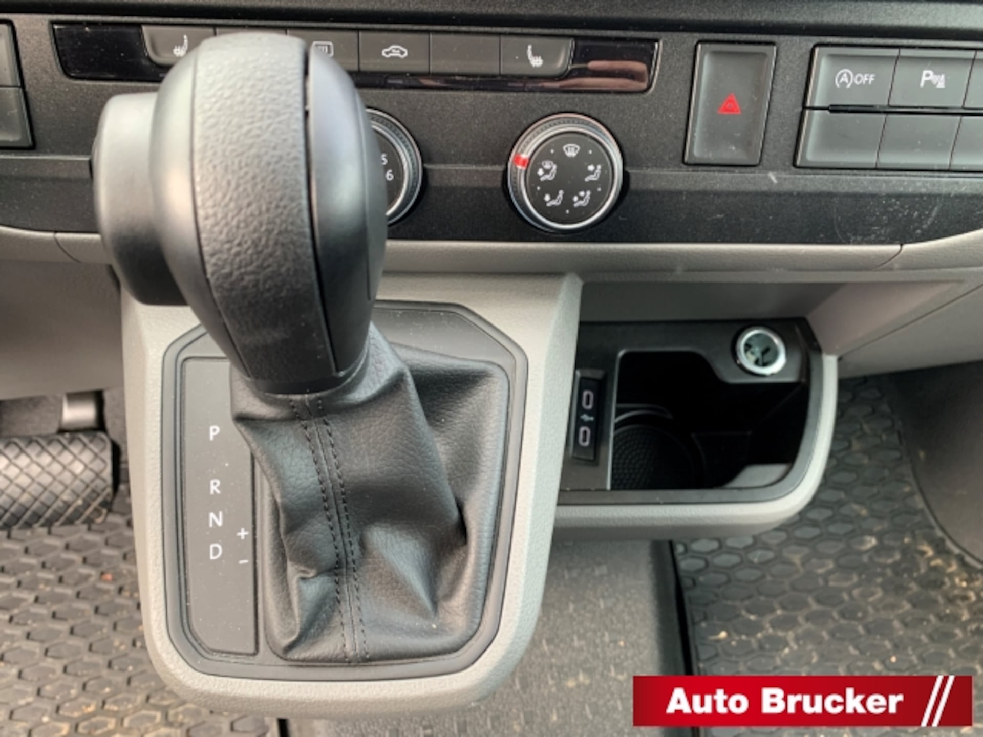 Volkswagen T6.1 Transporter Kombi langer Radstand