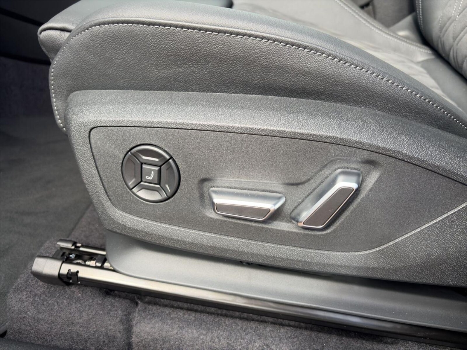 Audi Q6 e-tron – Bild 18