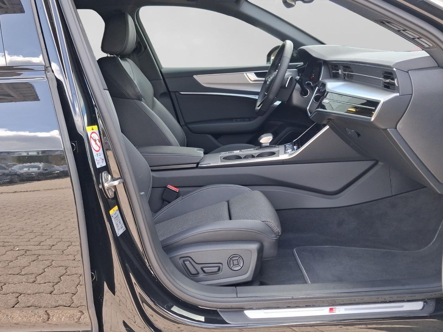 Bild über Audi A6 Avant TFSI e S line 50 TFSI e quattro S tronic - für weitere Informationen kontaktieren Sie den Audi Partner