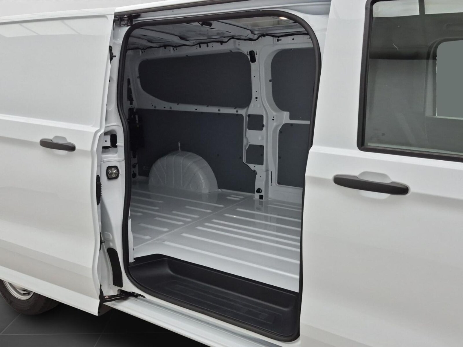 Volkswagen Transporter Kasten langer Radstand – Bild 6
