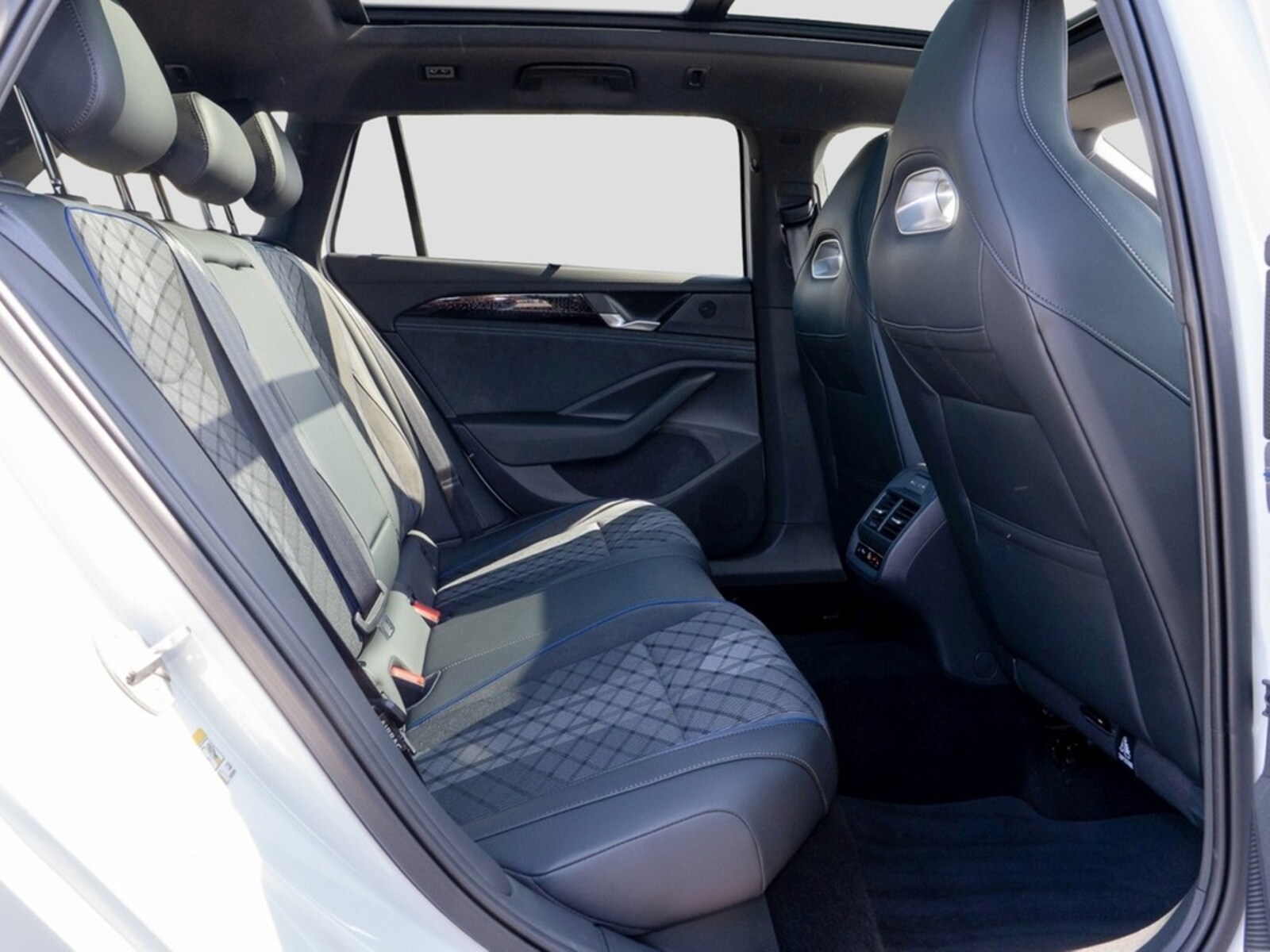 Volkswagen Passat – Bild 11