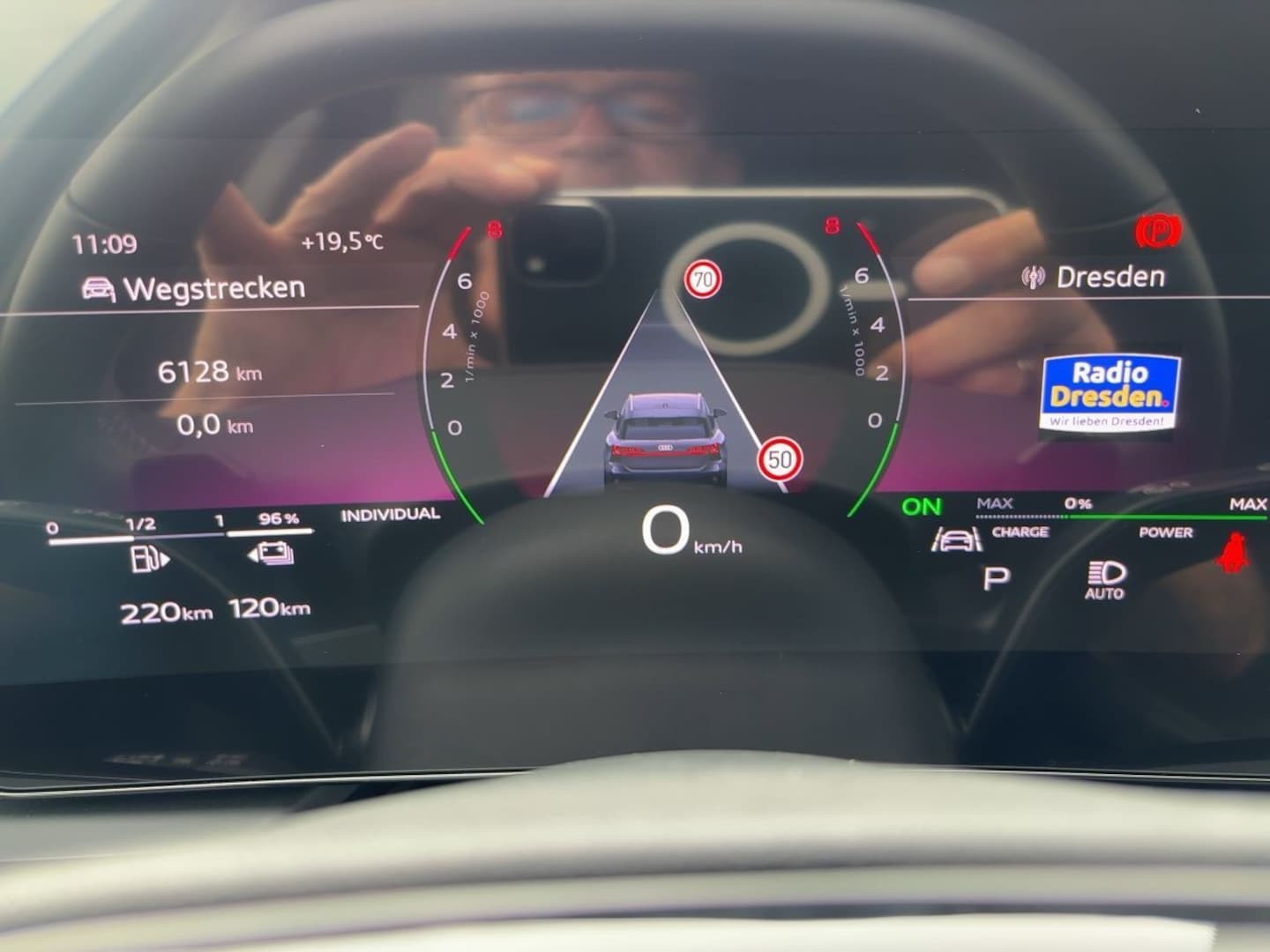Bild über Audi A6 Avant e-hybrid e-hybrid quattro 220 kW S tronic - für weitere Informationen kontaktieren Sie den Audi Partner