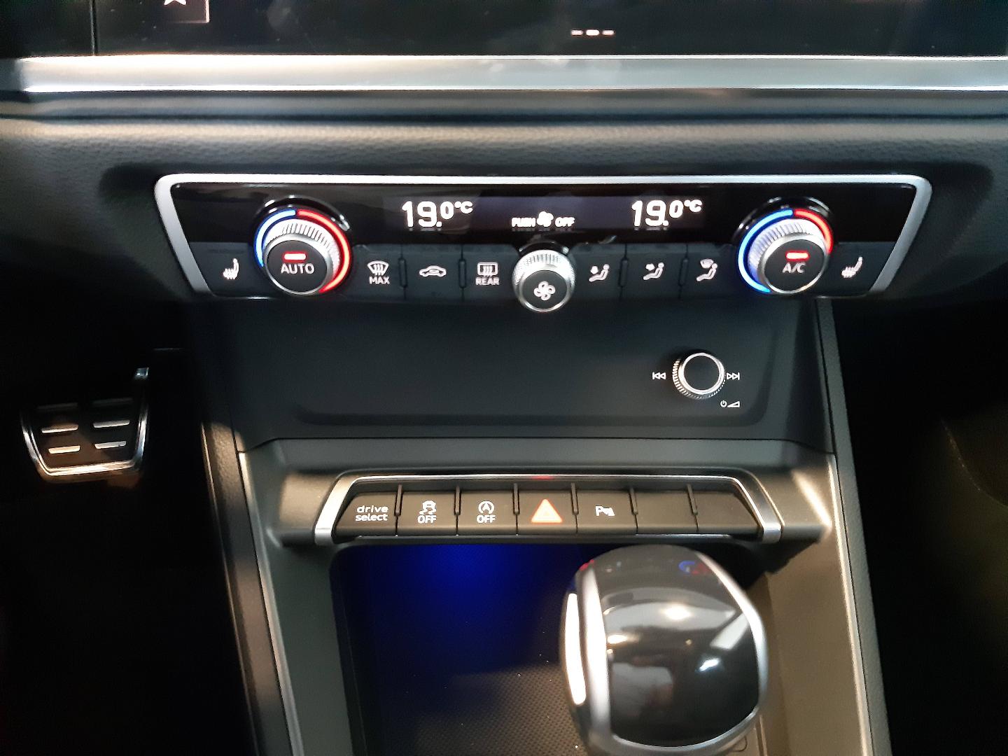 Image about Audi Q3 S line 35 TFSI 110 kW (150 ch) S tronic