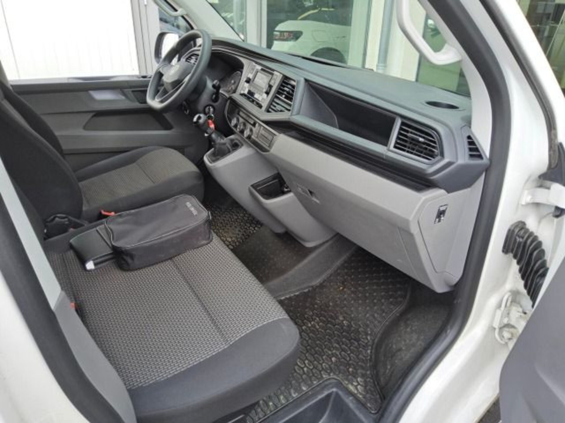 Volkswagen T6.1 Transporter Kombi kurzer Radstand
