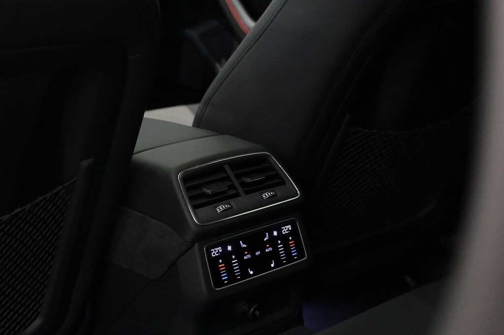 Bild som visar&nbsp;Audi RS 6 Avant&nbsp;RS 6 Avant performance 630 hk tiptronic - för mer information kontakta din Audi Partner