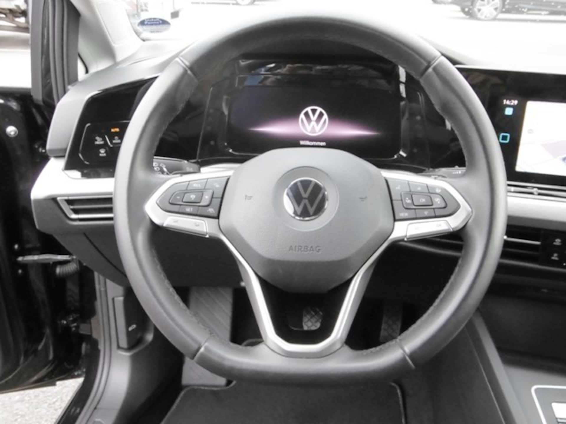 Volkswagen Golf Life