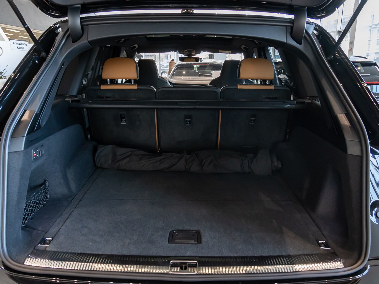 Image about Audi Q7 SUV S line 55 TFSI quattro tiptronic