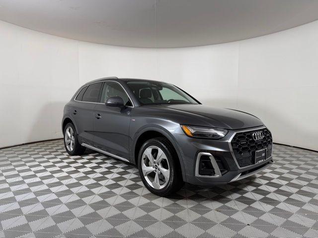 2023 Audi Q5 45 Premium Plus's photo