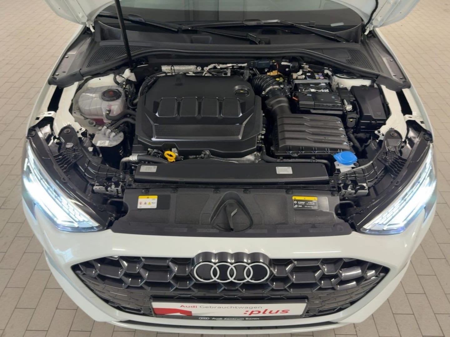 Bild über Audi A3 Sportback TDI S tronic - für weitere Informationen kontaktieren Sie den Audi Partner