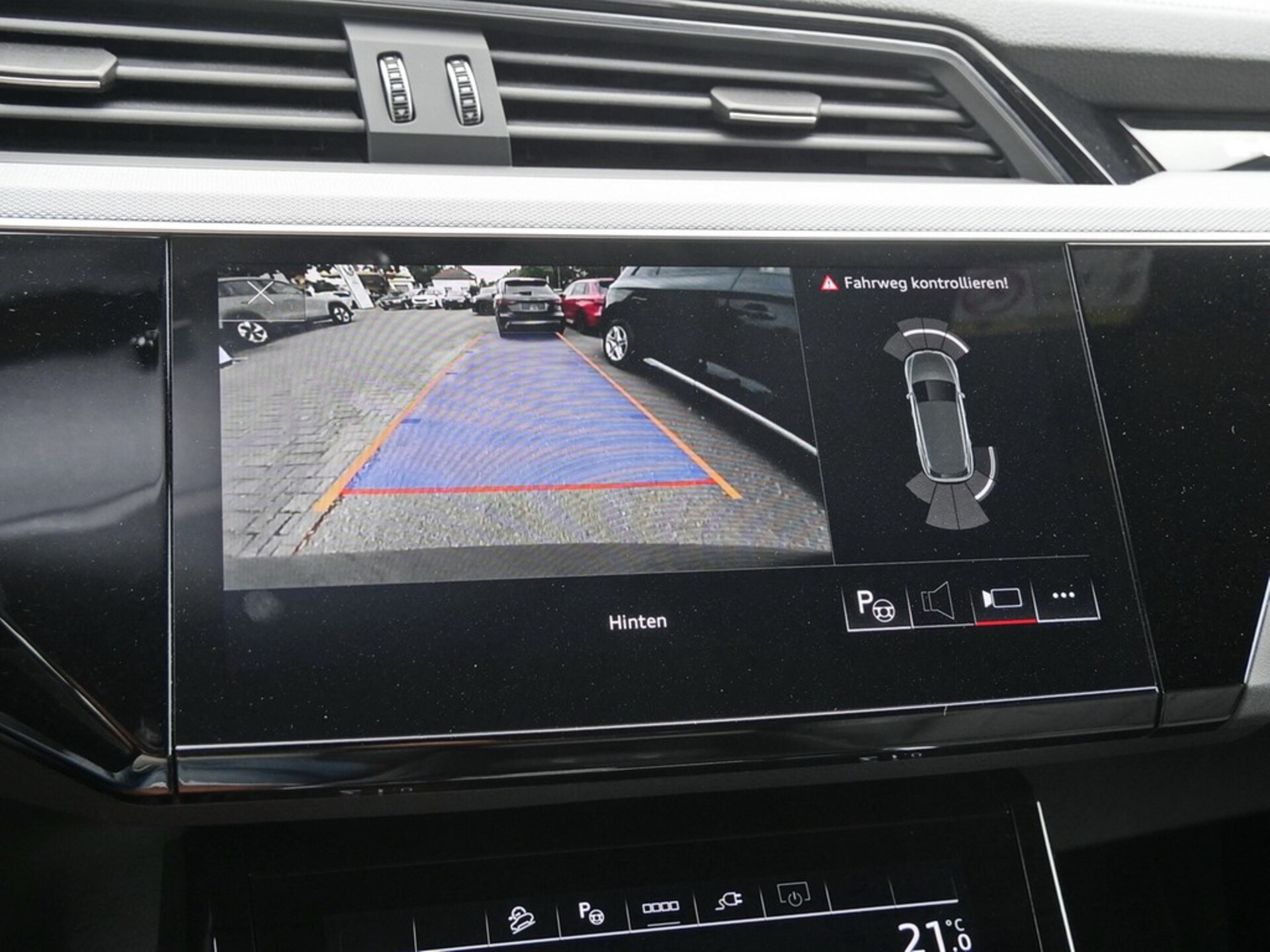 Audi Q8 e-tron S line