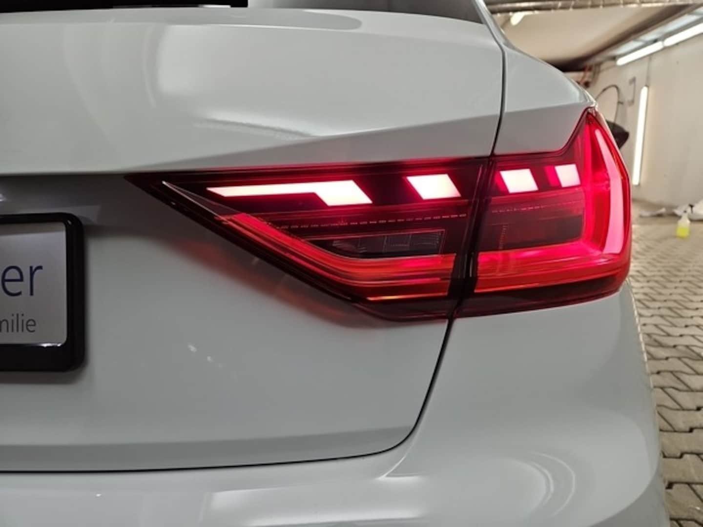 Bild über Audi A1 Sportback S line 30 TFSI S tronic - für weitere Informationen kontaktieren Sie den Audi Partner