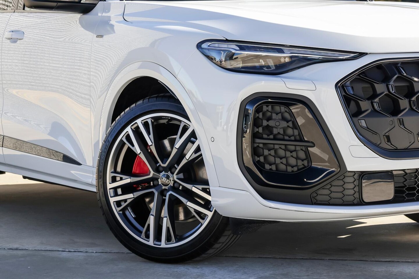 Image about Audi Q5 SUV e-hybrid quattro S tronic