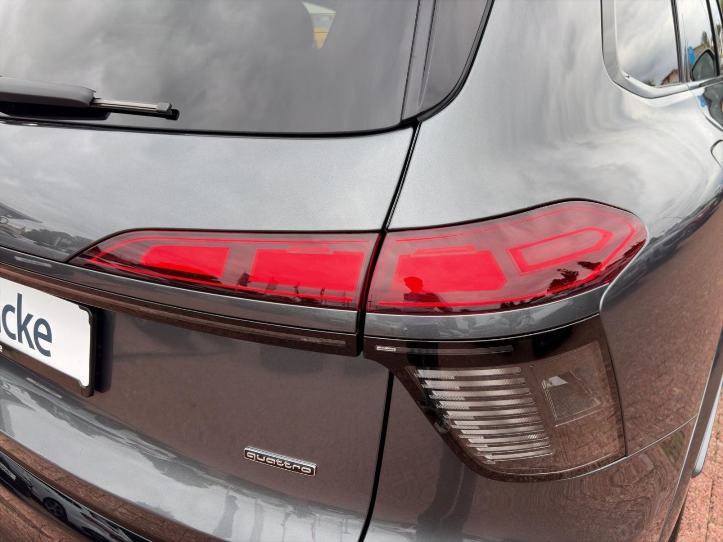 Bild über Audi Q7 SUV TDI quattro 220 kW tiptronic - für weitere Informationen kontaktieren Sie den Audi Partner