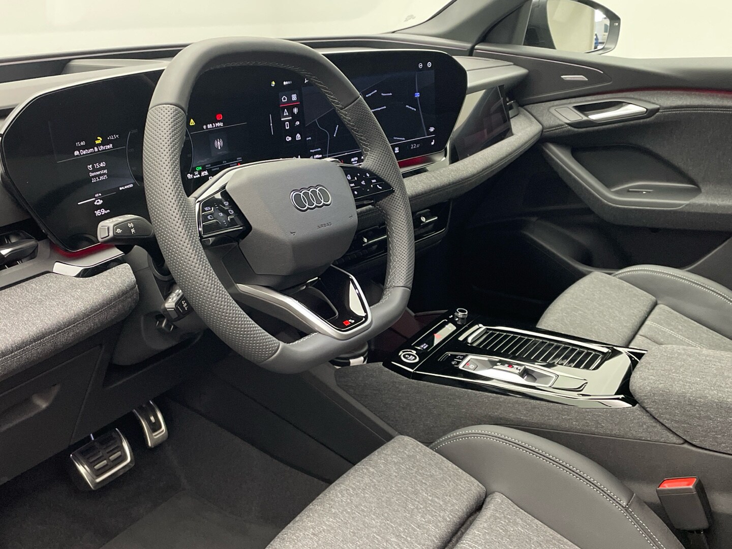Image about Audi Q6 SUV e-tron e-tron performance