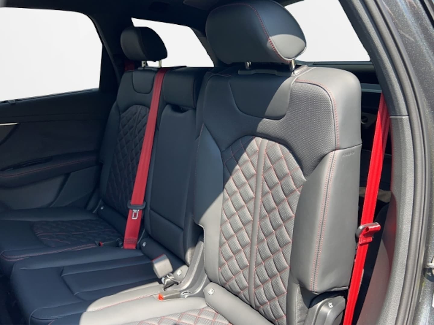 Bild über Audi SQ7 SUV TFSI quattro tiptronic - für weitere Informationen kontaktieren Sie den Audi Partner