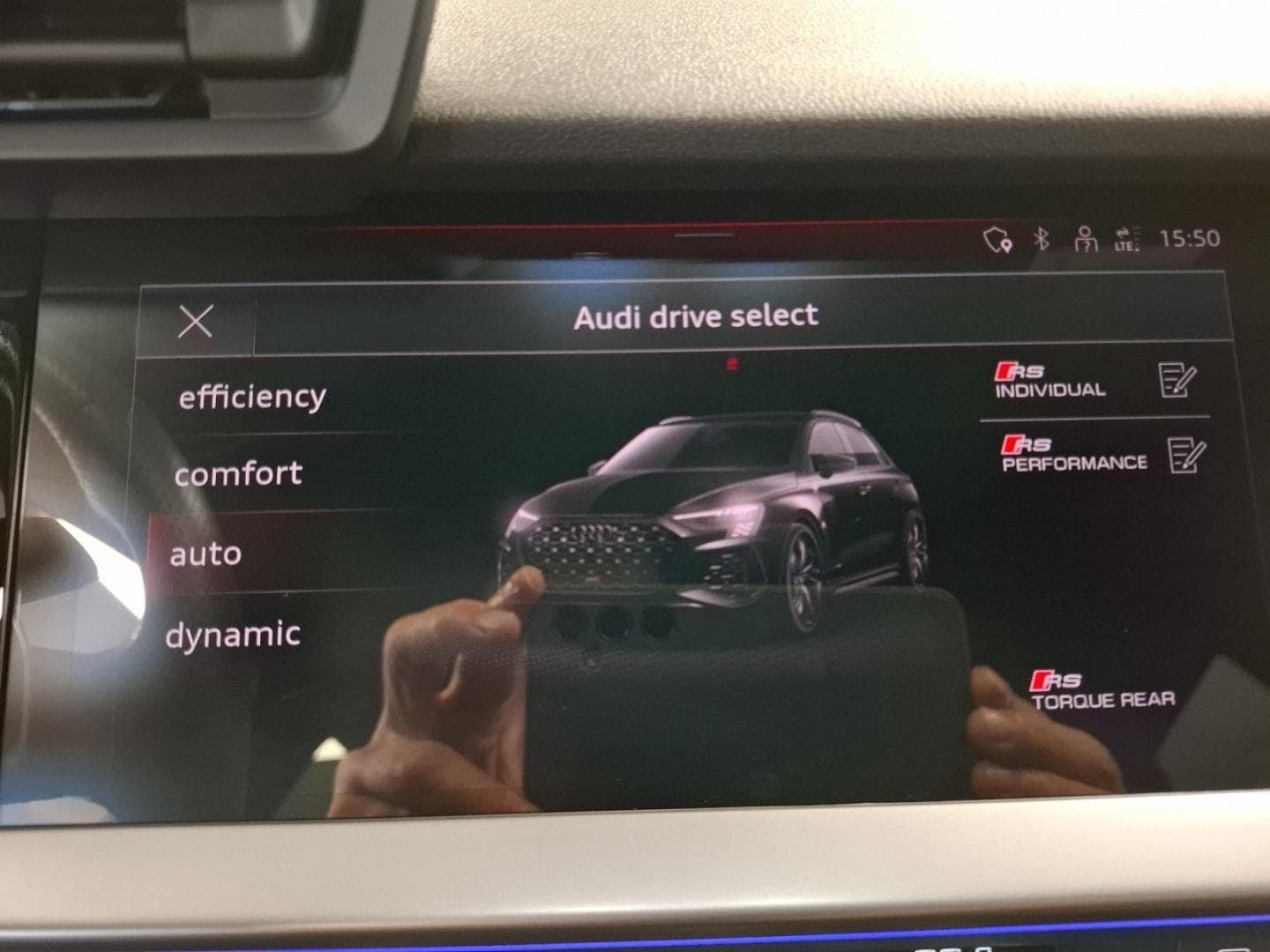 Bild über Audi RS 3 Sportback TFSI quattro S tronic - für weitere Informationen kontaktieren Sie den Audi Partner