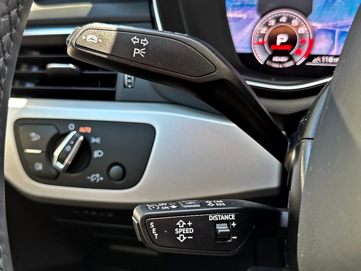 Bild über Audi A4 Avant S line 45 TFSI quattro S tronic - für weitere Informationen kontaktieren Sie den Audi Partner