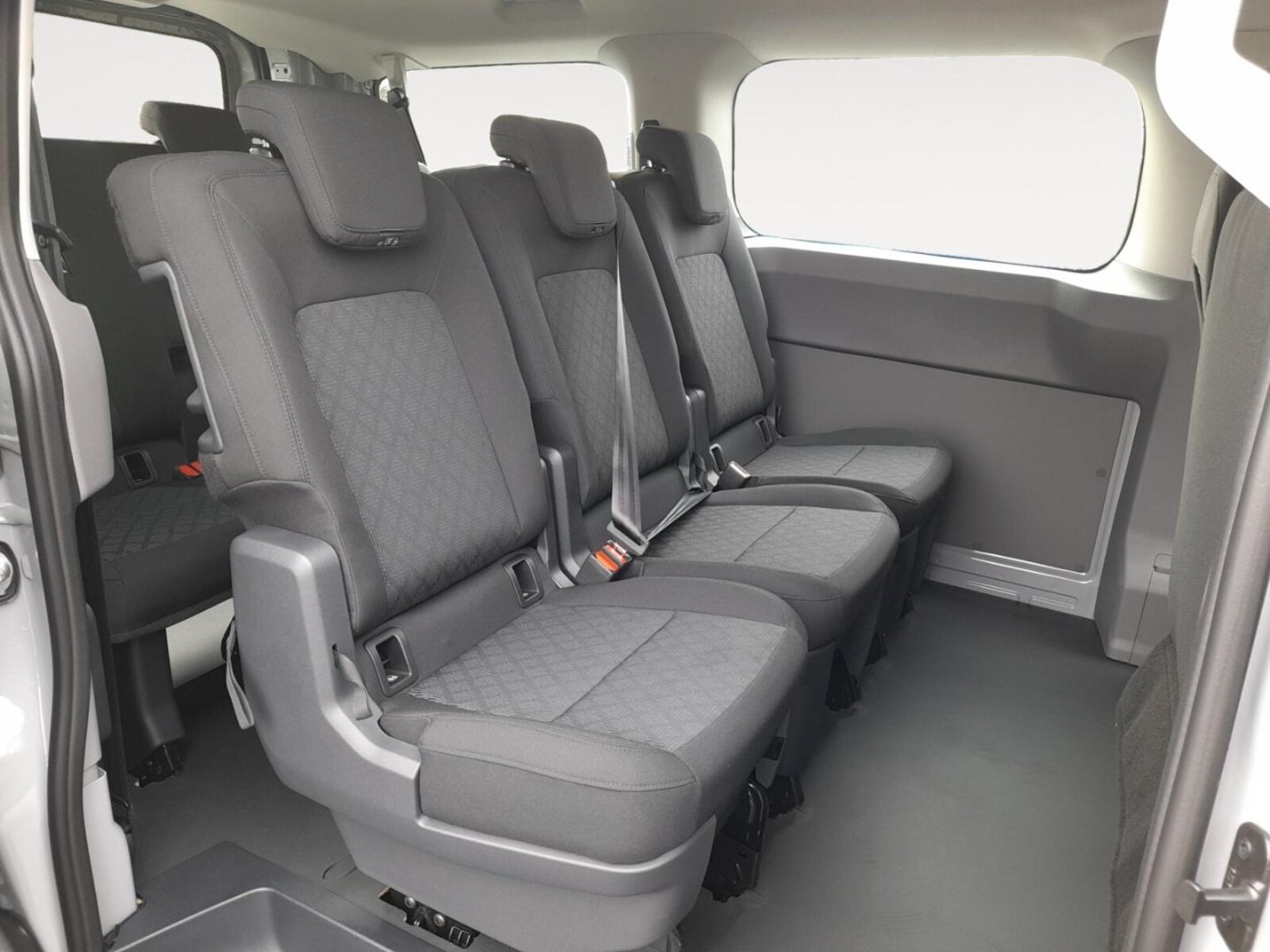 Volkswagen Transporter Kombi kurzer Radstand – Bild 8
