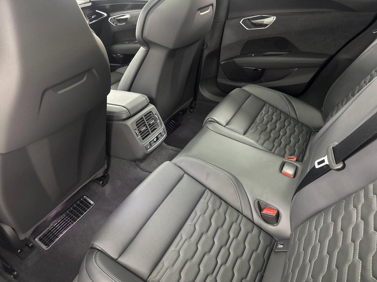 2026 Audi S e-tron GT Prestige - Photo 11