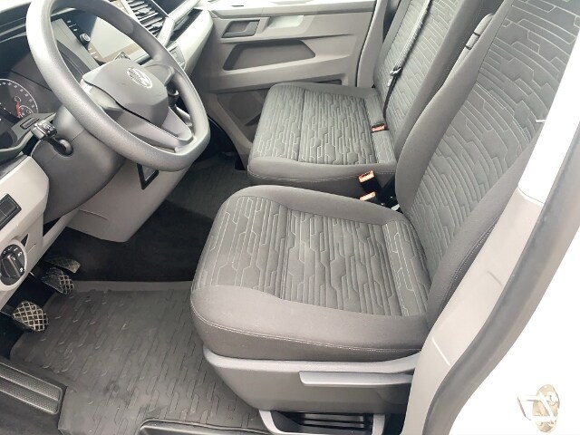 Volkswagen T6.1 Caravelle larger