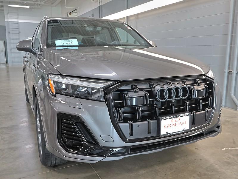 2025 Audi Q7 45 Premium quattro Tiptronic's photo