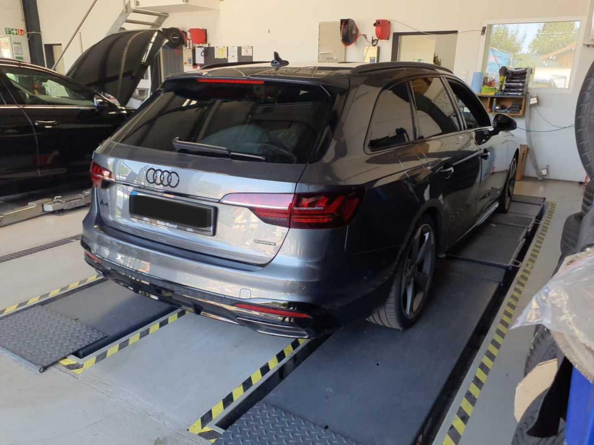 Audi A4 Avant S line