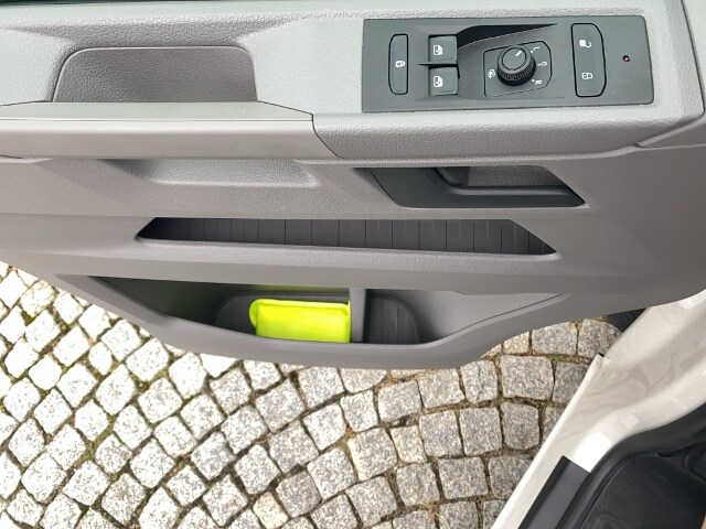 Volkswagen T6.1 Caravelle larger