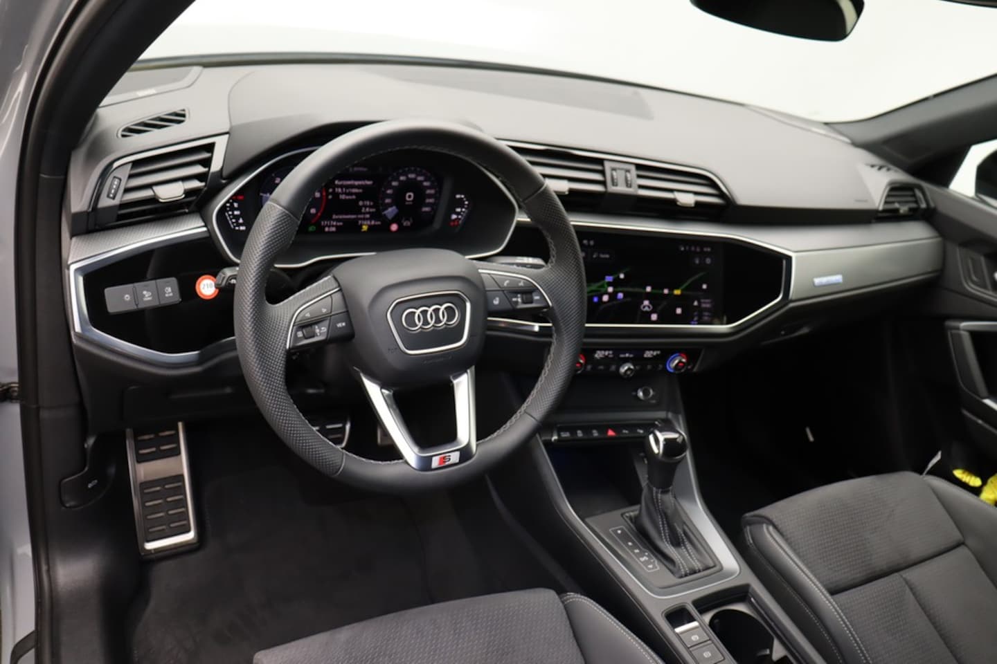 Bild über Audi Q3 S line 40 TDI quattro S tronic - für weitere Informationen kontaktieren Sie den Audi Partner