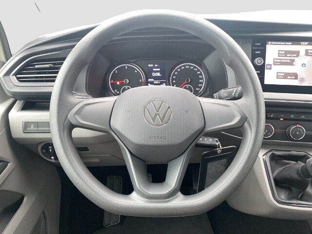 Volkswagen T6.1 Caravelle larger
