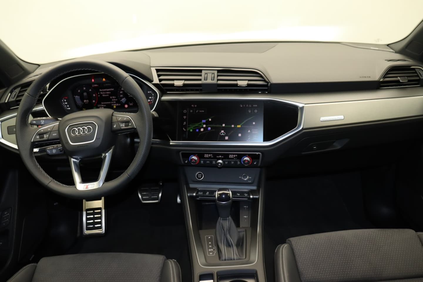 Bild über Audi Q3 S line 40 TDI quattro S tronic - für weitere Informationen kontaktieren Sie den Audi Partner
