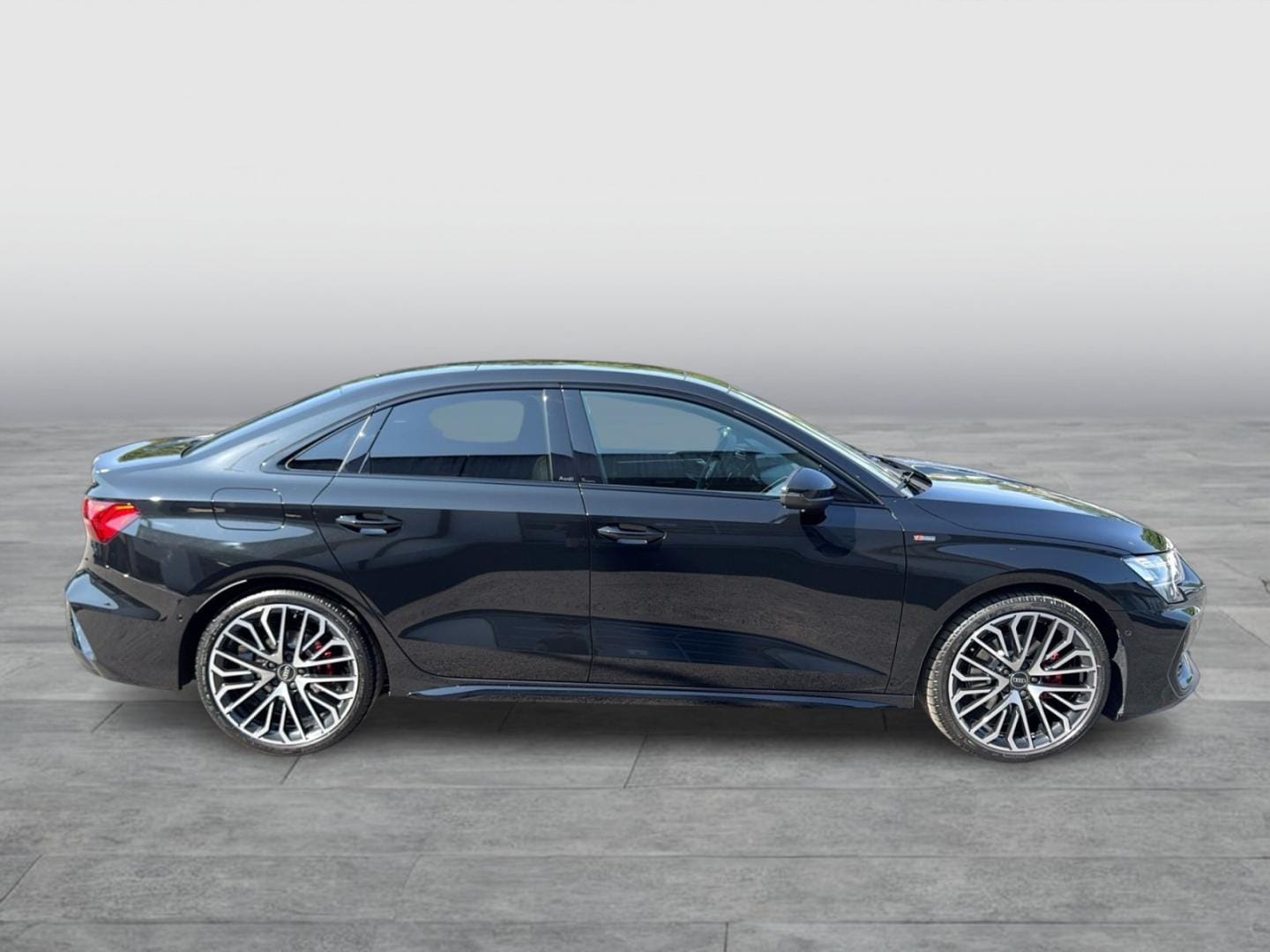 Bild über Audi A3 Limousine TFSI quattro 150 kW S tronic - für weitere Informationen kontaktieren Sie den Audi Partner